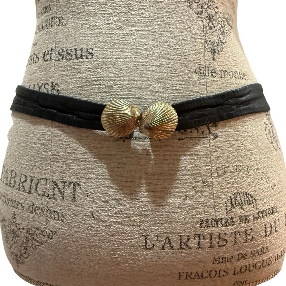 Vintage Black Leather Skinny Belt Gold Tone Scallop Seashell Interlocking Buckle